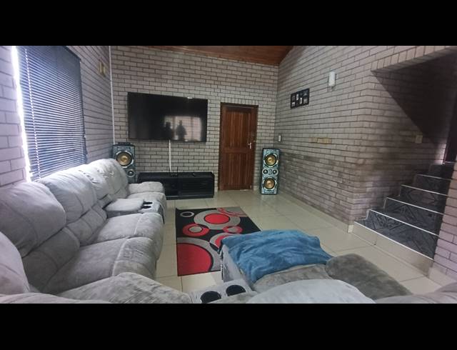 4 BEDROOM HOUSE FOR SALE IN KHARWASTAN